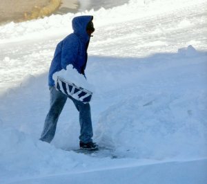 Pete shoveling snow_LAH_8231